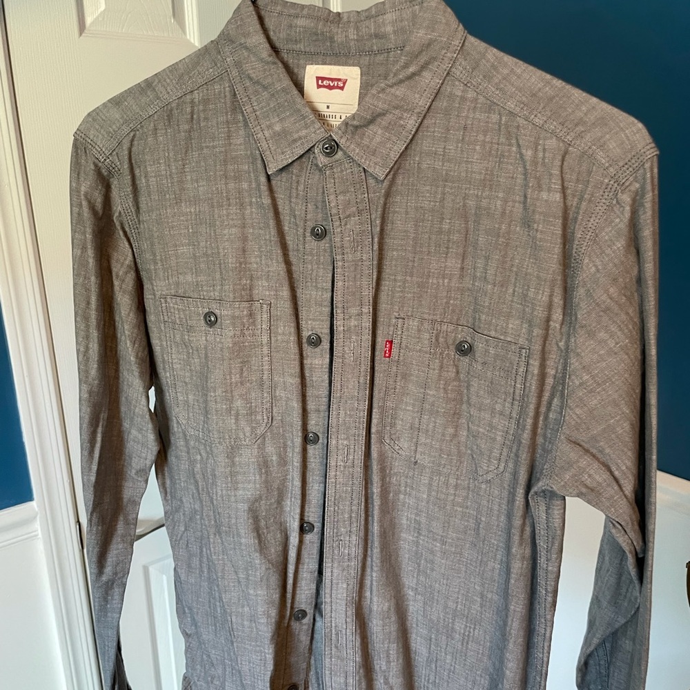 Levi’s shirt, size M, color dark gray
